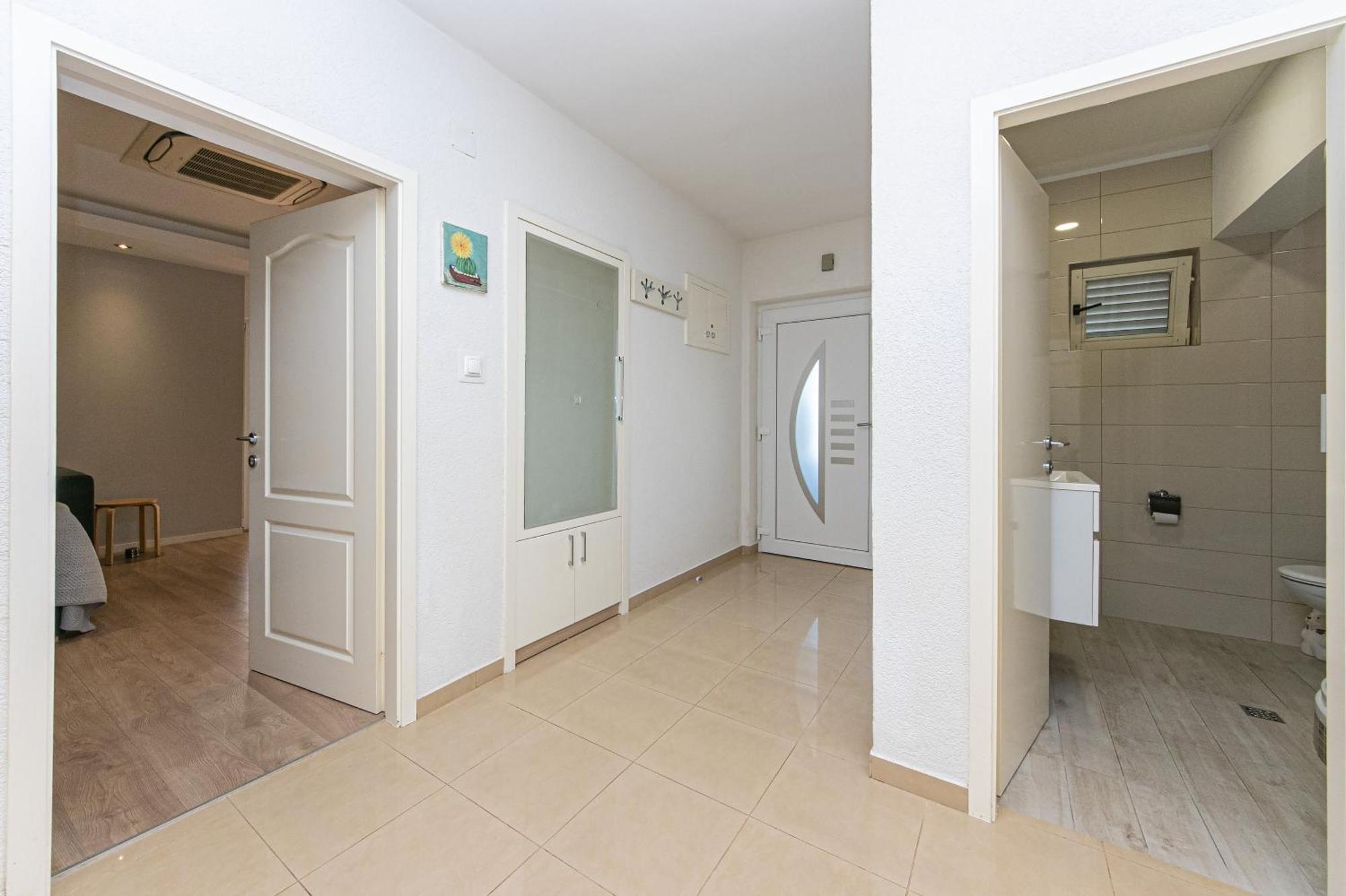 2 * Makarska