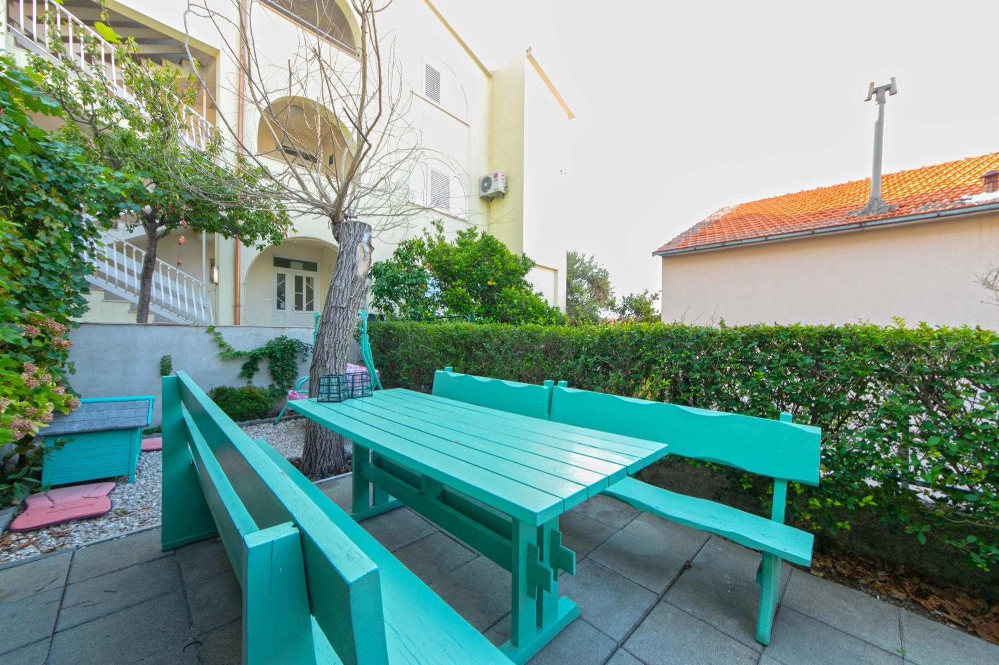 2 Apartment *