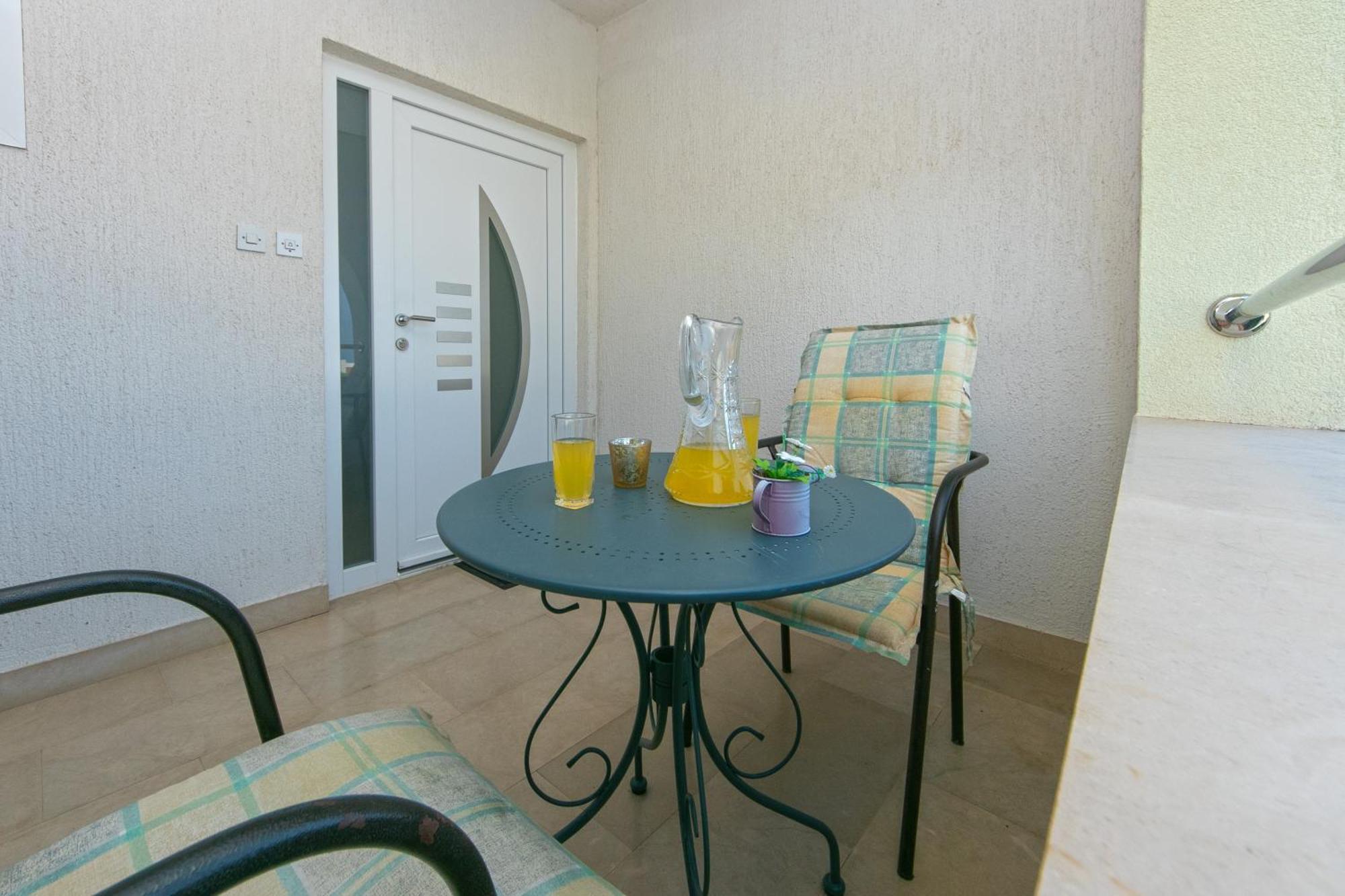 2 * Makarska