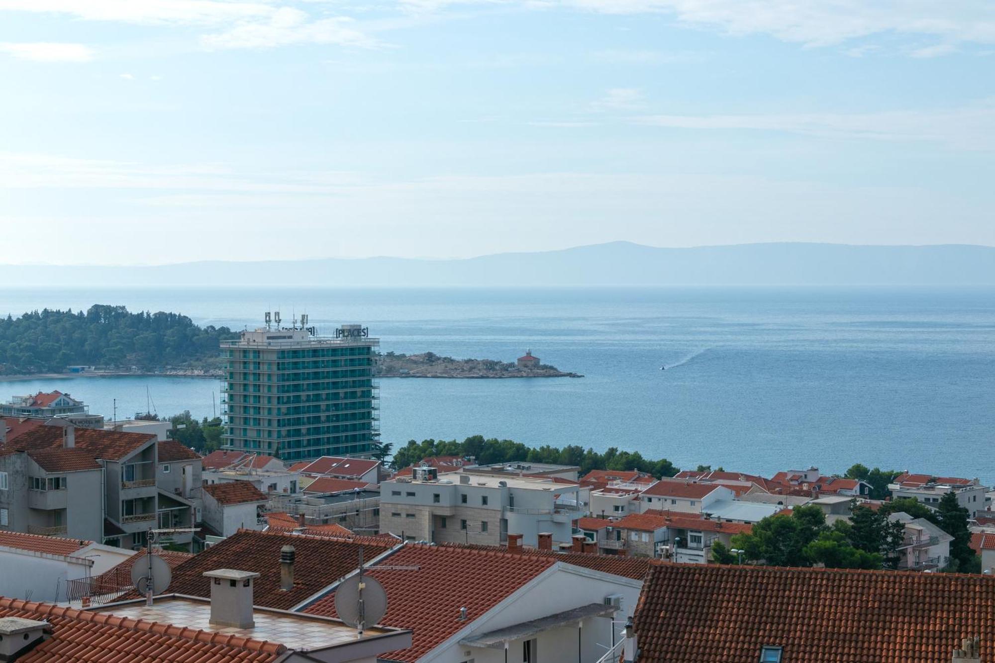 2 * Makarska