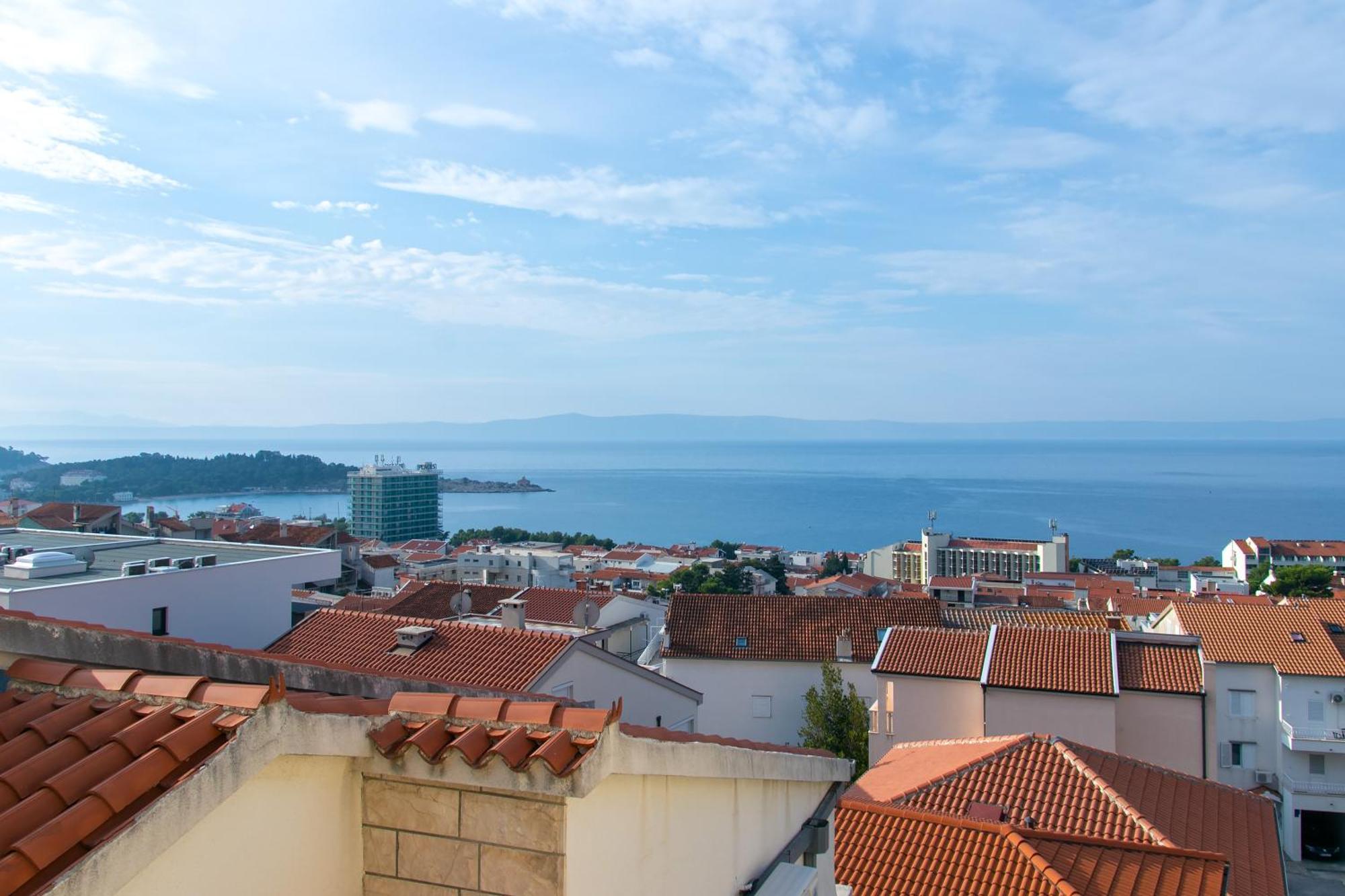 2 * Makarska