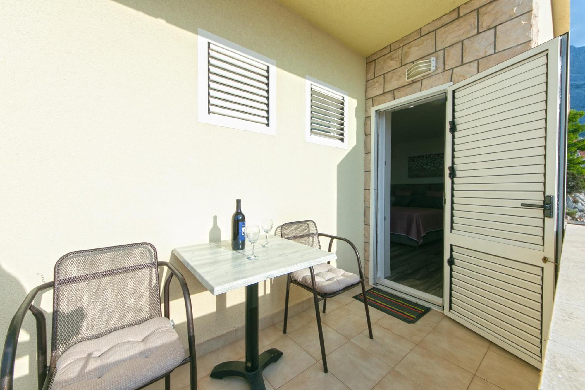 2 * Makarska