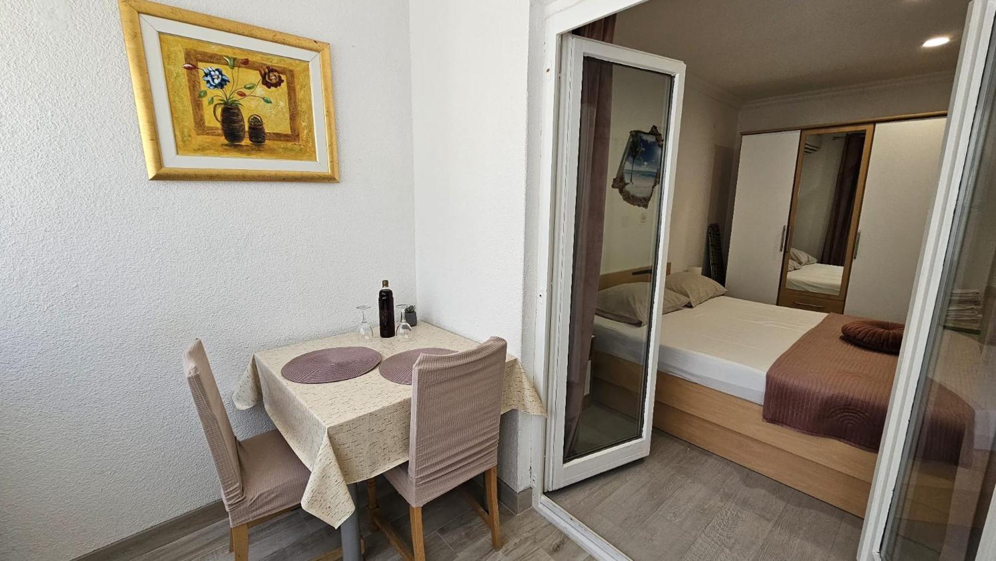 2 Apartment *